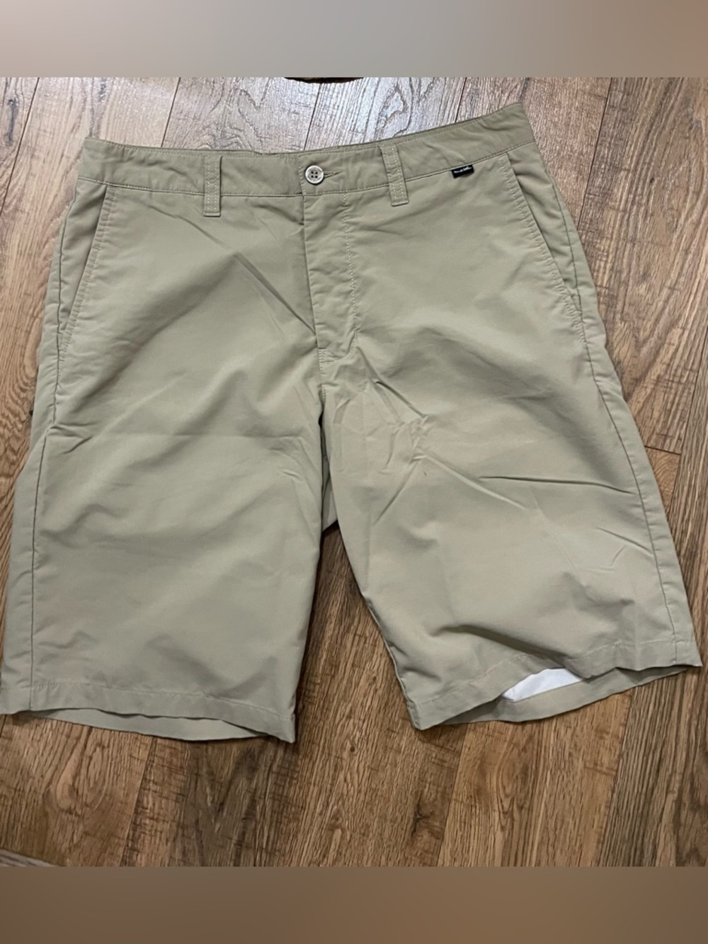 Travis Mathew Men's Light Khaki Flat-Front Shorts Golf 32